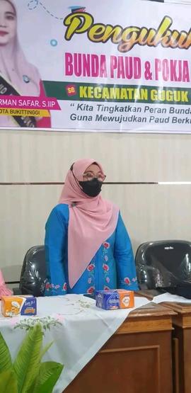 foto salah satu anggota dalam acara pengukuhan bunda paud dan kelompok kerja bunda paud di kec. g...