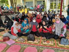 foto bersama peserta acara peringatan HUT PGRI &amp; HGN ke 76