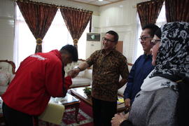 14-5-2016 sabtu lembur penyerahan piagam siswa berprestasi di rumah  1