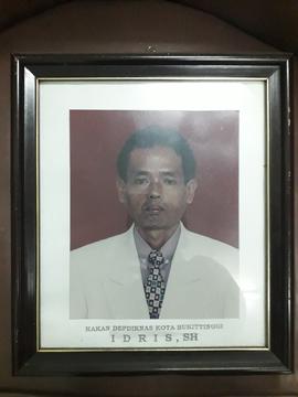Foto 07 Kepala Dinas Pendidikan dan Kebudayaan Kota Bukittinggi yang ketujuh (Idris, SH Periode 1...