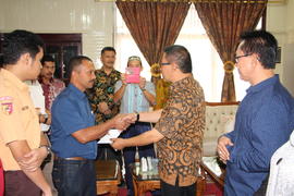 14-5-2016 sabtu lembur penyerahan piagam siswa berprestasi di rumah 1