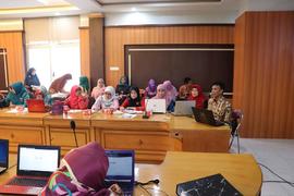 Foto 01 Arahan Kabid Pembinaan dan Otomasi pada Acara Pertemuan Teknis Implementasi website SIKEDA