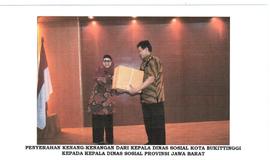 Foto kunjungan tim  program Keluaraga harapan  ( PKH ) dengan ibuk walikota ke dinas sosial propi...