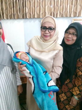 Foto penyerahan pengankatan anak 4