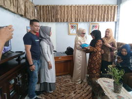 Foto penyerahan pengankatan anak 2