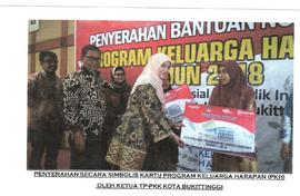foto kegiatan penyerahan bantuan non tunai  program Keluaraga harapan tahun 2018