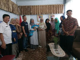 Foto penyerahan pengankatan anak 11
