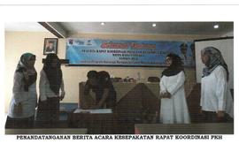 Foto rapat  koordinasi program Keluaraga harapan  ( PKH ) 2