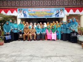 Foto Bersama Pengurus TP PKK Kelurahan Pakan Labuah dan Pengurus TP PKK Kota Bukittinggi