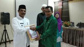 Dokumentasi Penyerahan Hadiah Kegiatan Kelurahan Berprestasi Tahun 2018