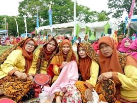 Lomba Sulaman 1000 kerudung di Lapangan Wirabraja