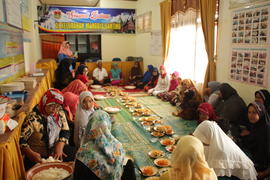 Silaturahmi dan Makan Bersama dengan Masyarakat Di Kelurahan Manggis Ganting Kecamatan Mandiangin...