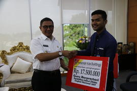 09-08-2017 Rabu, Melepas guru2 berprestasi ke istana merdeka RI  1