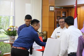09-08-2017 Rabu, Melepas guru2 berprestasi ke istana merdeka RI 1