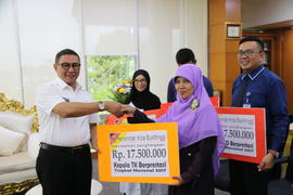 09-08-2017 Rabu, Melepas guru2 berprestasi ke istana merdeka RI  1