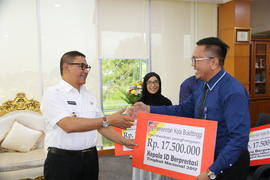 09-08-2017 Rabu, Melepas guru2 berprestasi ke istana merdeka RI  1
