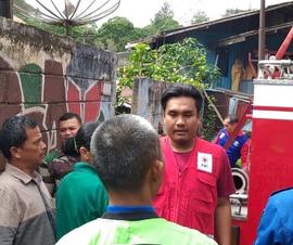 Satpol PP Kota Bukittinggi bersama Dinas Kebakaran saling bahu membahu dalam memberi pelayanan da...