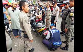 Parkir sembarangan , plat merah pun tidak luput dari penertiban Tim SK 4