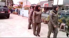 Patroli Syariah dilaksanakan oleh regu putri setiap hari Jumat, guna mengajak kaum muslim melaksa...